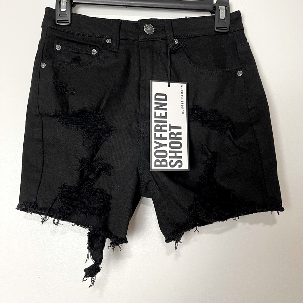 NWT Almost Famous Boyfriend Distressed Jean Shorts Black Size 1 - Picture 2 of 9